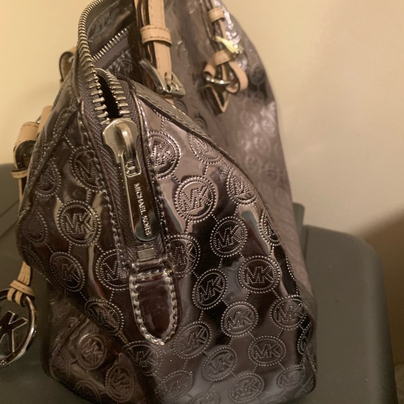 Michael Kors Handbag. GUC - Picture 6 of 10